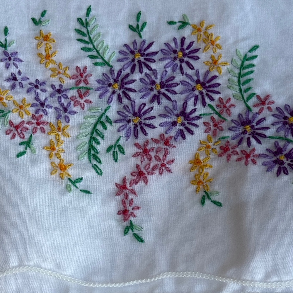 Vintage Hand Embroidered Pillowcases – Floral Pastel Design – 1950s Cotton Pair - Picture 14 of 16
